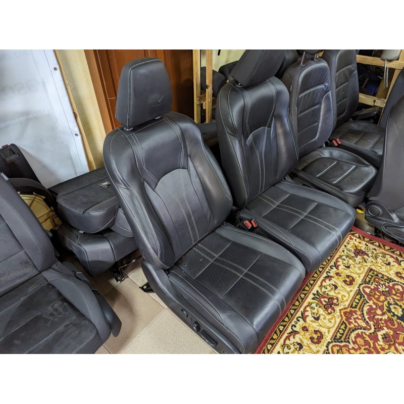 Lexus RX Sport - кожаный салон