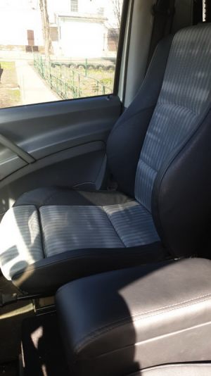 Mercedes_Vito_with_seats_BMW_E80_d02