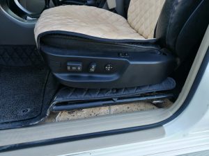 Seats_BMW7_E38-Toyota_Land_Cruiser_d02