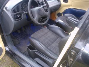 Daewoo_Lanos-seats_Peugeot_307-02_d01